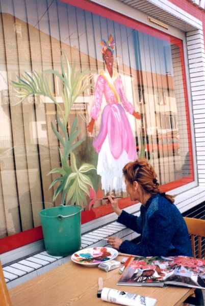 1998_vitrine réalisée par un commerçant dans le cadre du 150tenaire de l'abolition